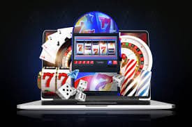 Pengguna membaca FAQ dausbet melalui perangkat mobile